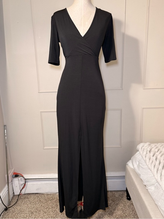 ALLOY Dresses & Skirts - ALLOY Black V-Neck Maxi Dress with Front Slit